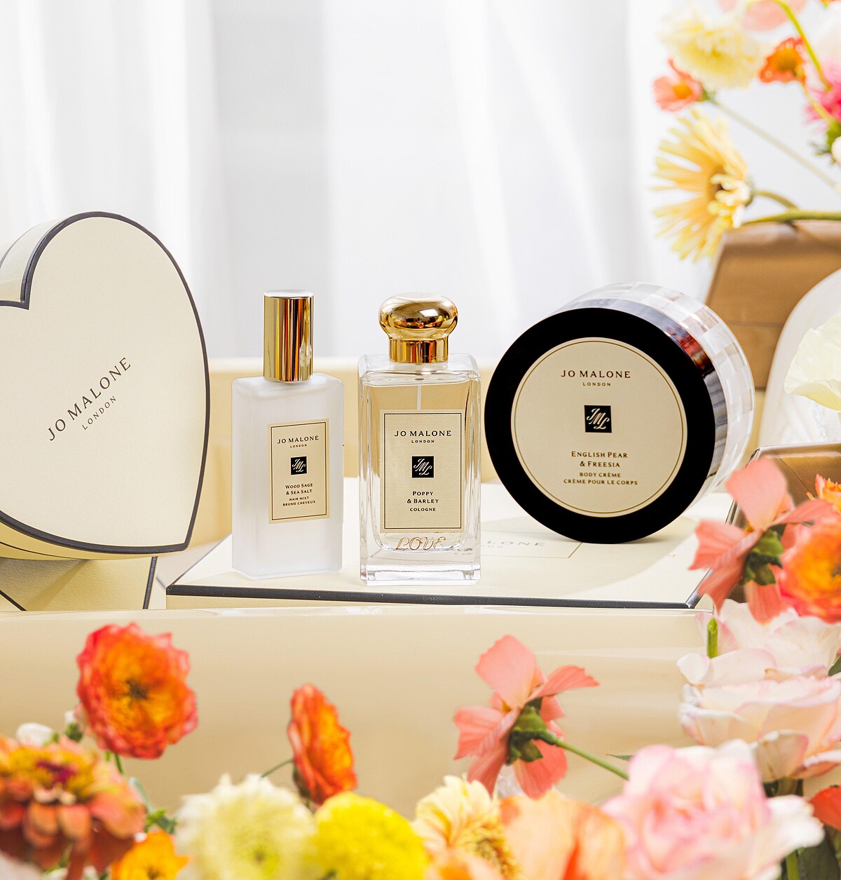 以罌粟花與大麥香水搭配滋潤又療癒的身體香氛系列，讓她感受備受寵愛。