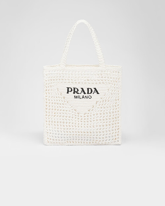 Prada 拉菲草手提包款，NT66,000。