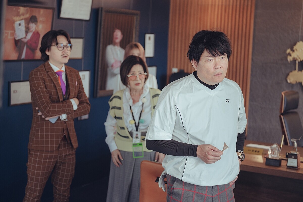 曾國城在《他馬克老闆》片中飾演老闆BOSS,與恬娃、旺福小民時常出各種鬼點子。(