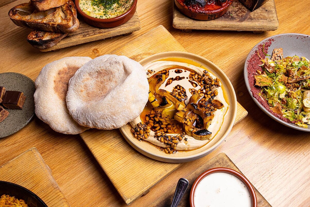 Avec 提供地中海料理。