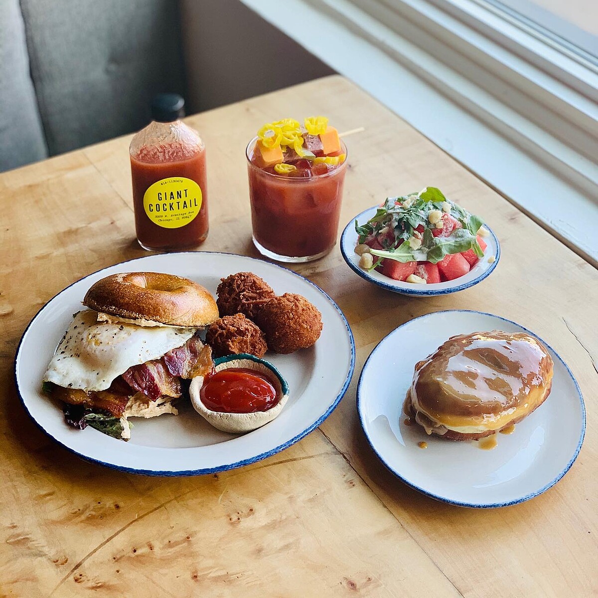 「Giant」餐廳菜色猶如芝加哥飲食文化的縮影。