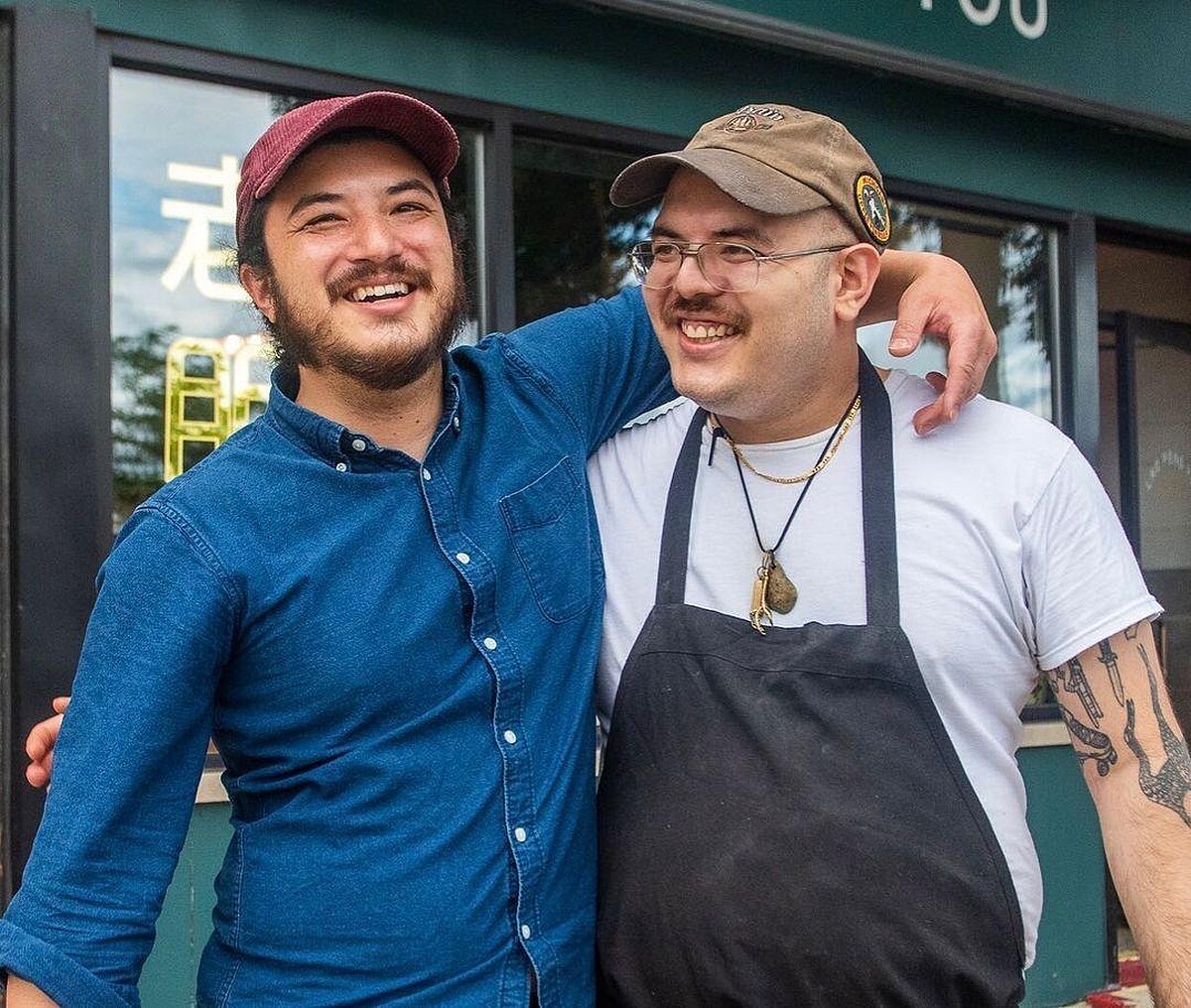 由中美混血第二代兄弟創辦。