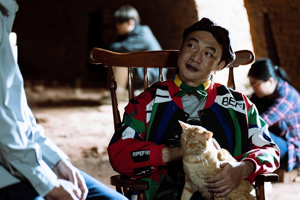 《地獄里長》黃信堯客串地獄「朋友殿」殿主，愛貓「喵b」曾一起入鏡演出