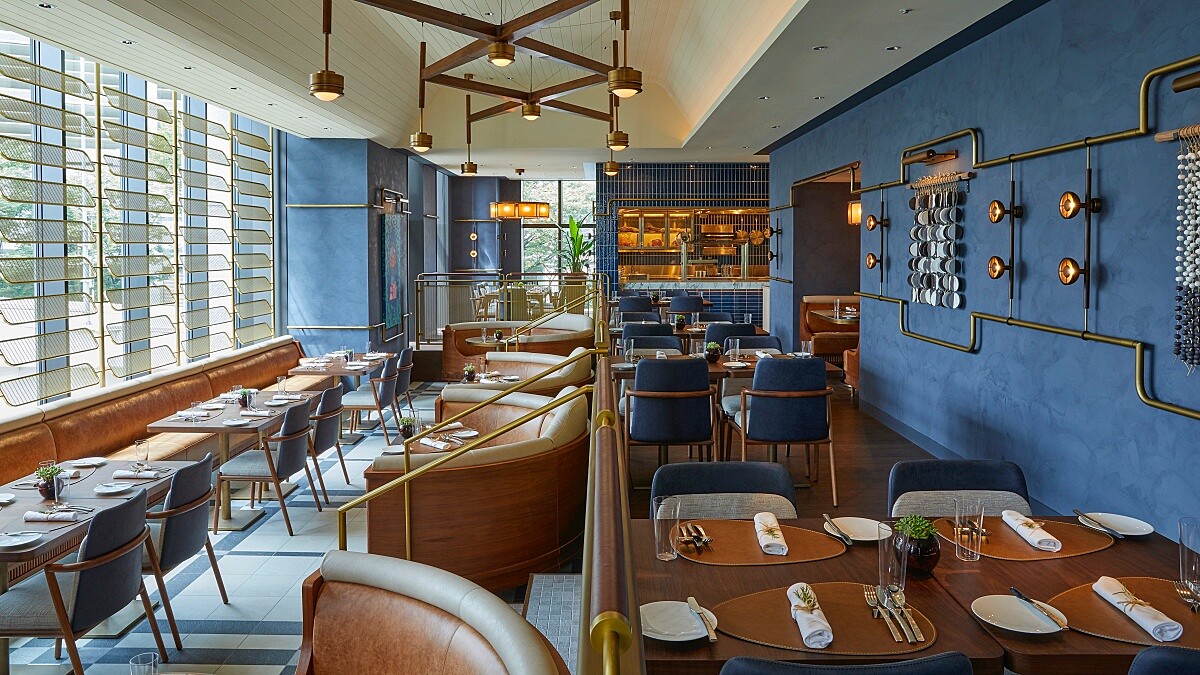 2樓District餐廳白天採光明亮通透