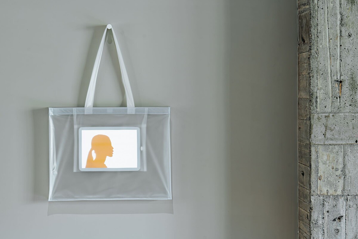 日常時序的錯置與工整,誘發觀者尋找平衡。《Leave A Message 留言》展 Artist:何采柔Joyce Ho © ALIEN Art Centre 永添藝術.金馬賓館當代美術館