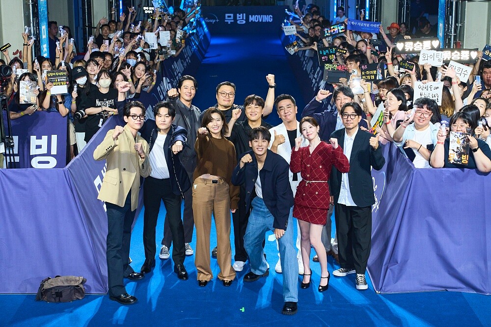 《Moving異能》主演群大合照