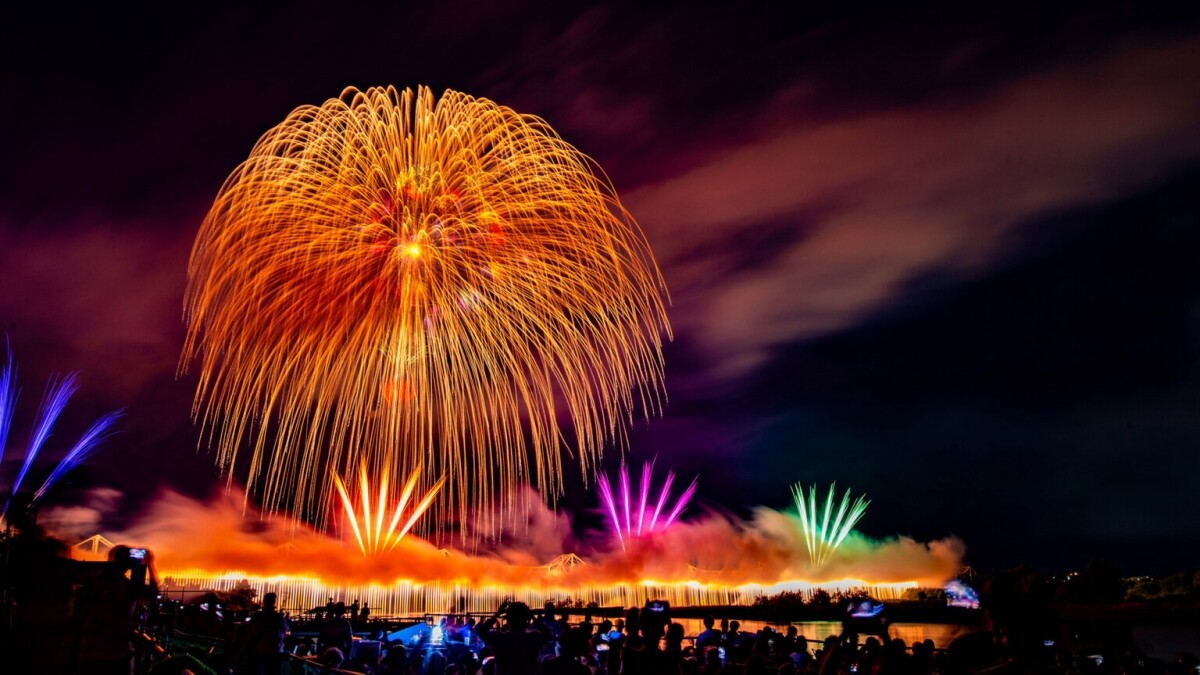【MiKU玩日本】夏天就是要來日本看煙火！「慰靈、復興、和平」的長岡祭煙火大會帶來滿滿震撼與感動