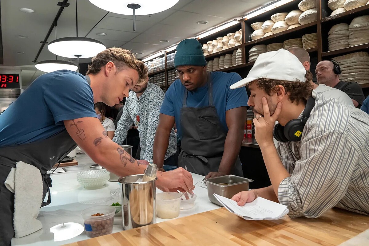 在第四集中威爾普爾特飾演哥本哈根的甜點主廚,同時也是卡米過去曾經共事的同事。