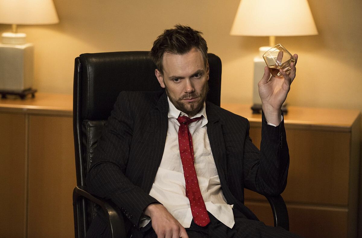 喬爾麥克哈爾（Joel McHale）。