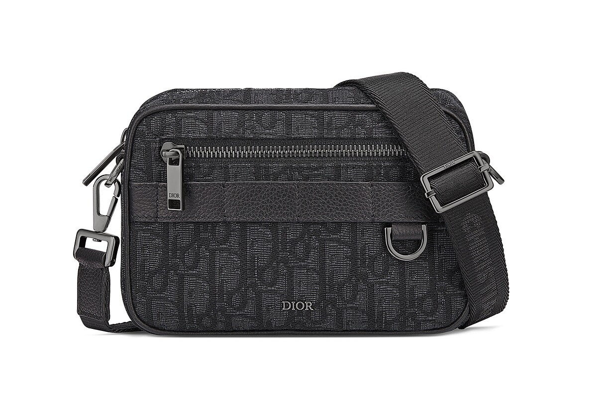 Dior Safari Oblique黑色緹花迷你款肩背包，NT56,000