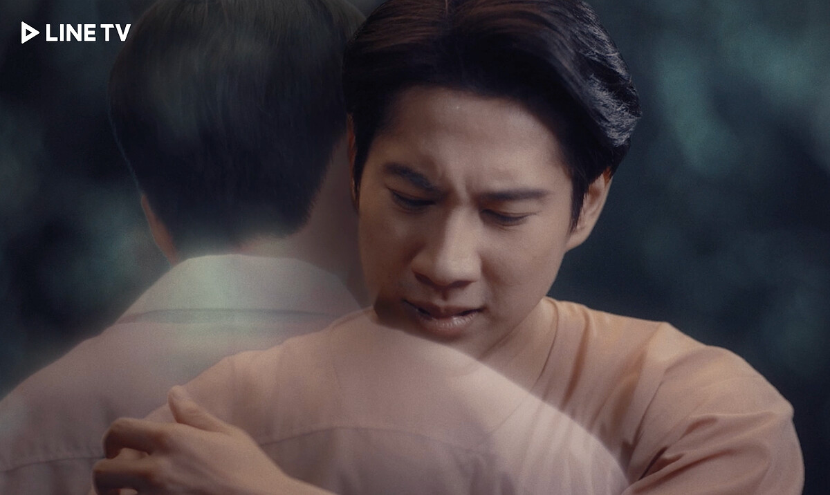 Bright與查農大談跨時農虐戀，在分離之前兩人相擁而泣。