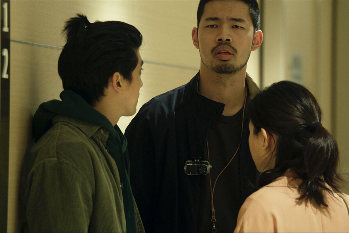 《地獄里長》陳大天（中）劇中在醫院驚見嫌疑犯身影