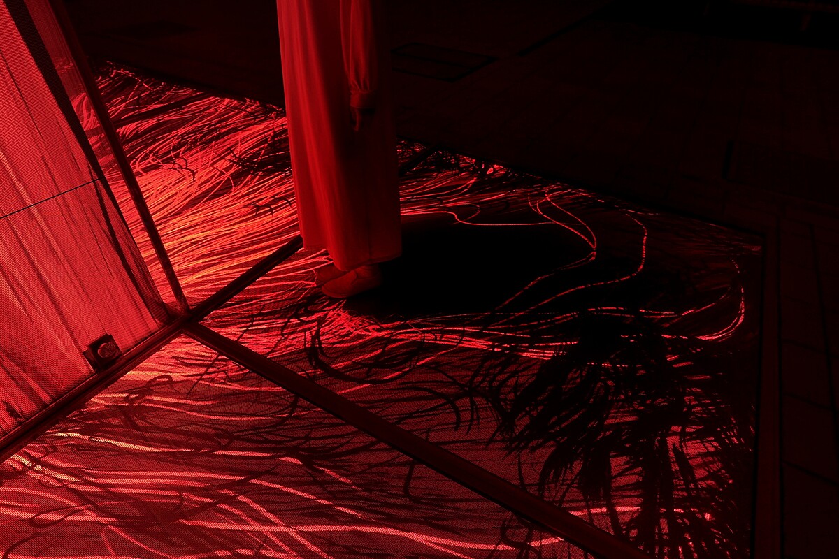 teamLab《從空中噴湧而出的焰粒子世界》&copy; teamLab