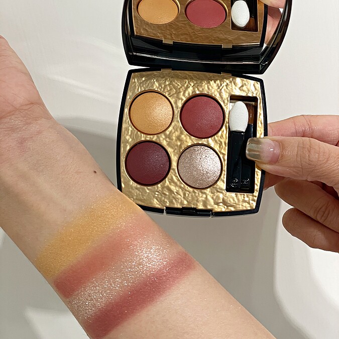 香奈兒拜占庭珠寶四色眼影(#308宮廷)手部試色。