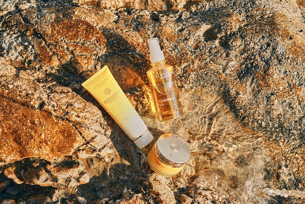 L'OCCITANE蠟菊賦活系列洗卸品升級情境照。