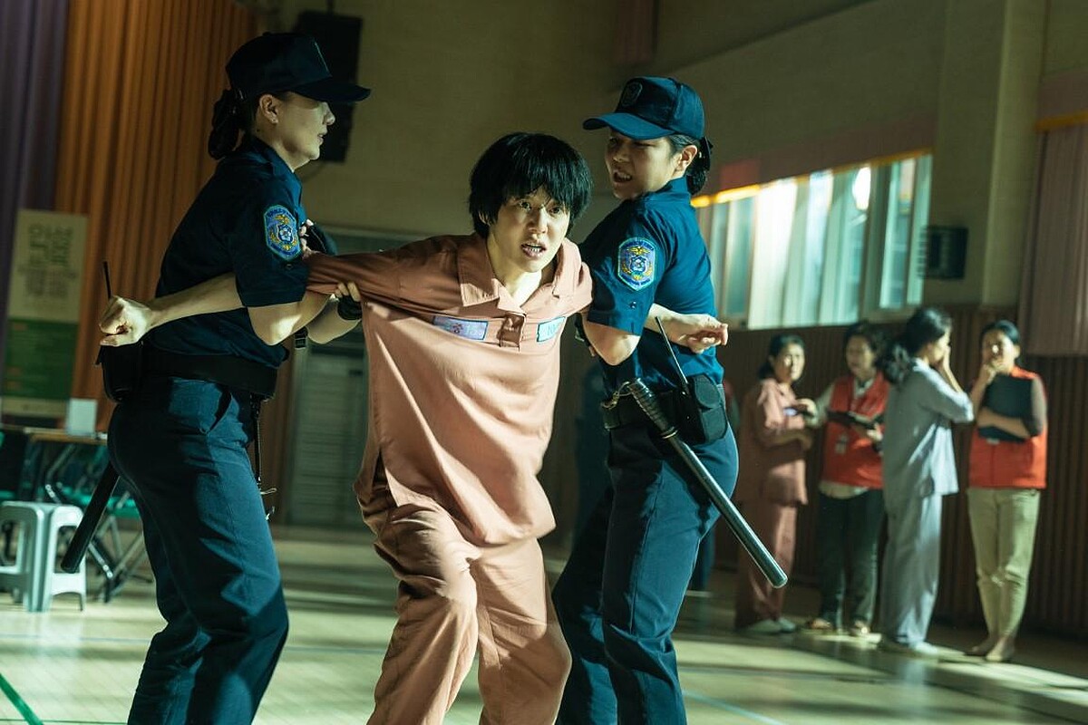 《假面女郎》金貌美在獄中受到金慶子挑釁爆走被制伏