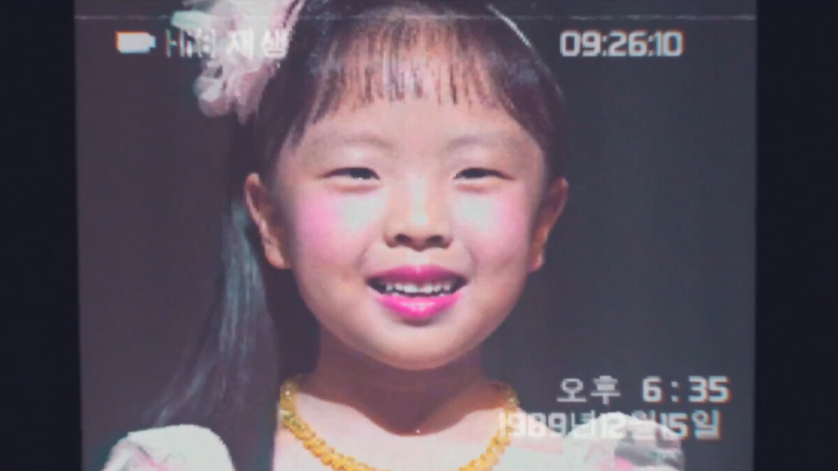 《假面女郎》金貌美幼稚園才藝表演的錄影畫面