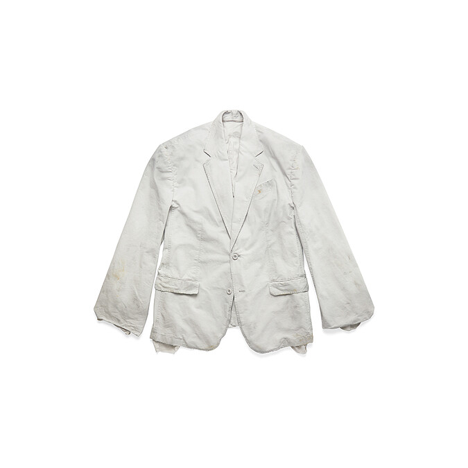 Balenciaga 白色西裝外套,價格店洽。