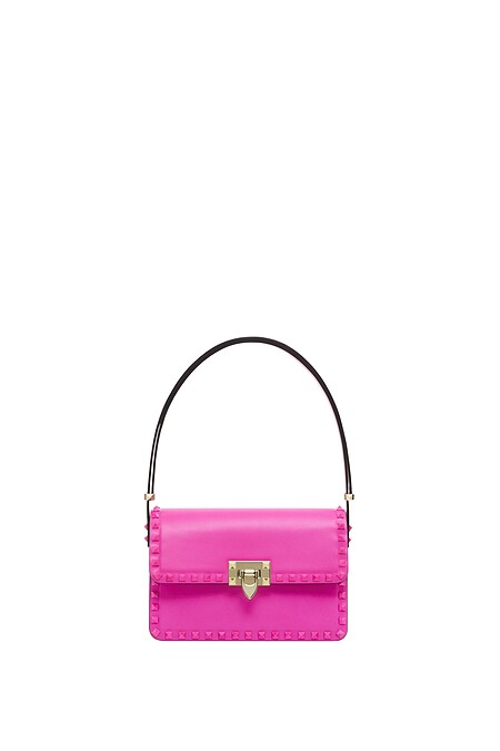 Valentino 霓虹粉鉚釘肩背包，NT95,500。