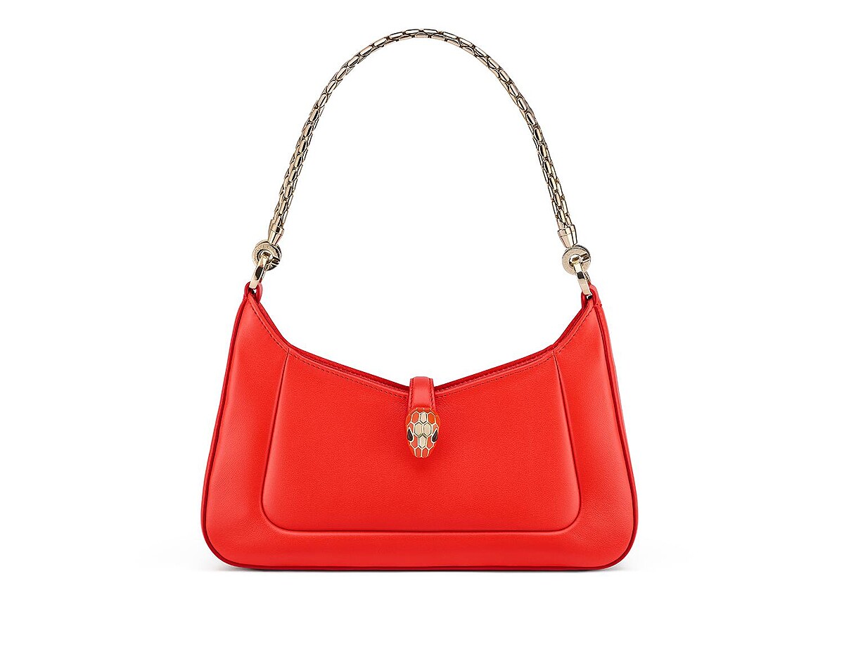 BVLGARI SERPENTI BAIA 紅玉髓柑橘色小牛皮肩背包,NT79,400元。