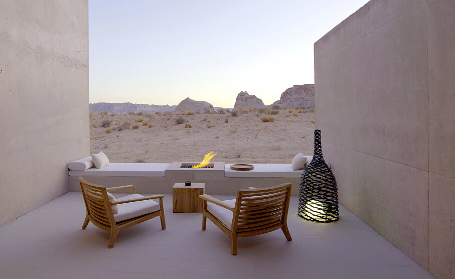 建築在峽谷中和諧且低調地呈現迷人丰采。