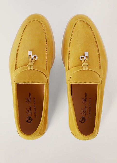 Loro Piana Summer Walk麂皮莫卡辛休閒鞋NT$321,000。