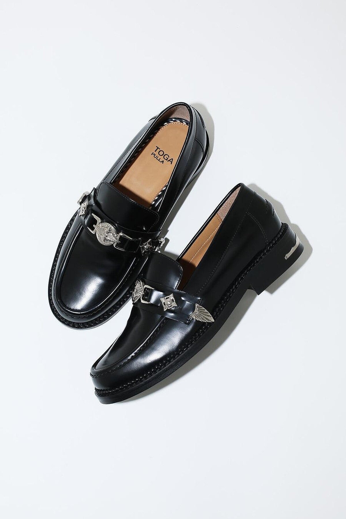 TOGA METAL LOAFER。