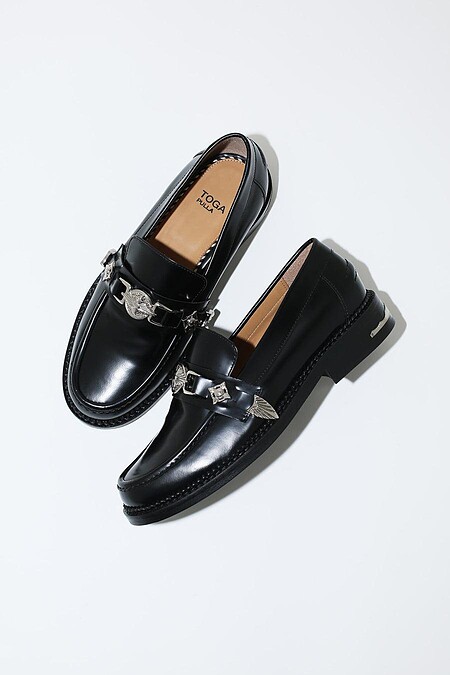 TOGA METAL LOAFER。
