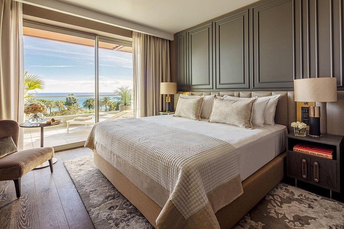 鄰近法國尼斯海濱。