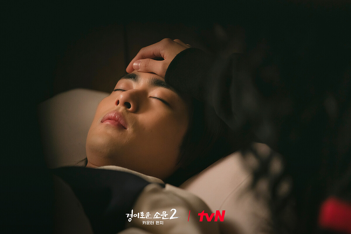 《驅魔麵館2》蘇炆昏迷時，所有人都守護在他身邊