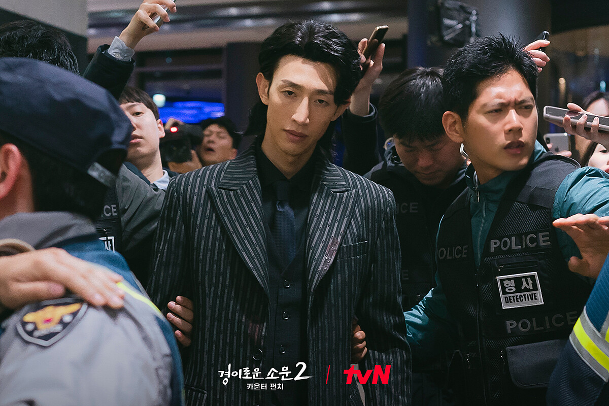 《驅魔麵館2》黃老師殺了李忠宰去警察局自首