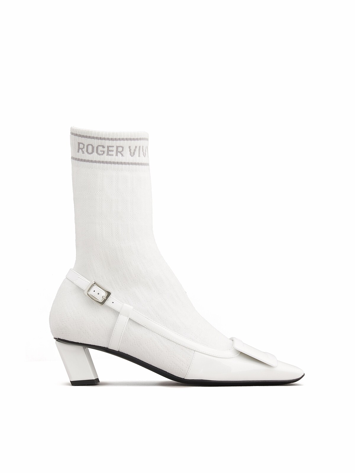 Belle Vivier 白色方扣緹花襪靴 NT$66,200。