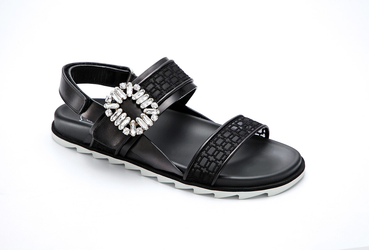 Slidy Viv Sandal黑色LOGO網紗牛皮涼鞋 NT$56,000。