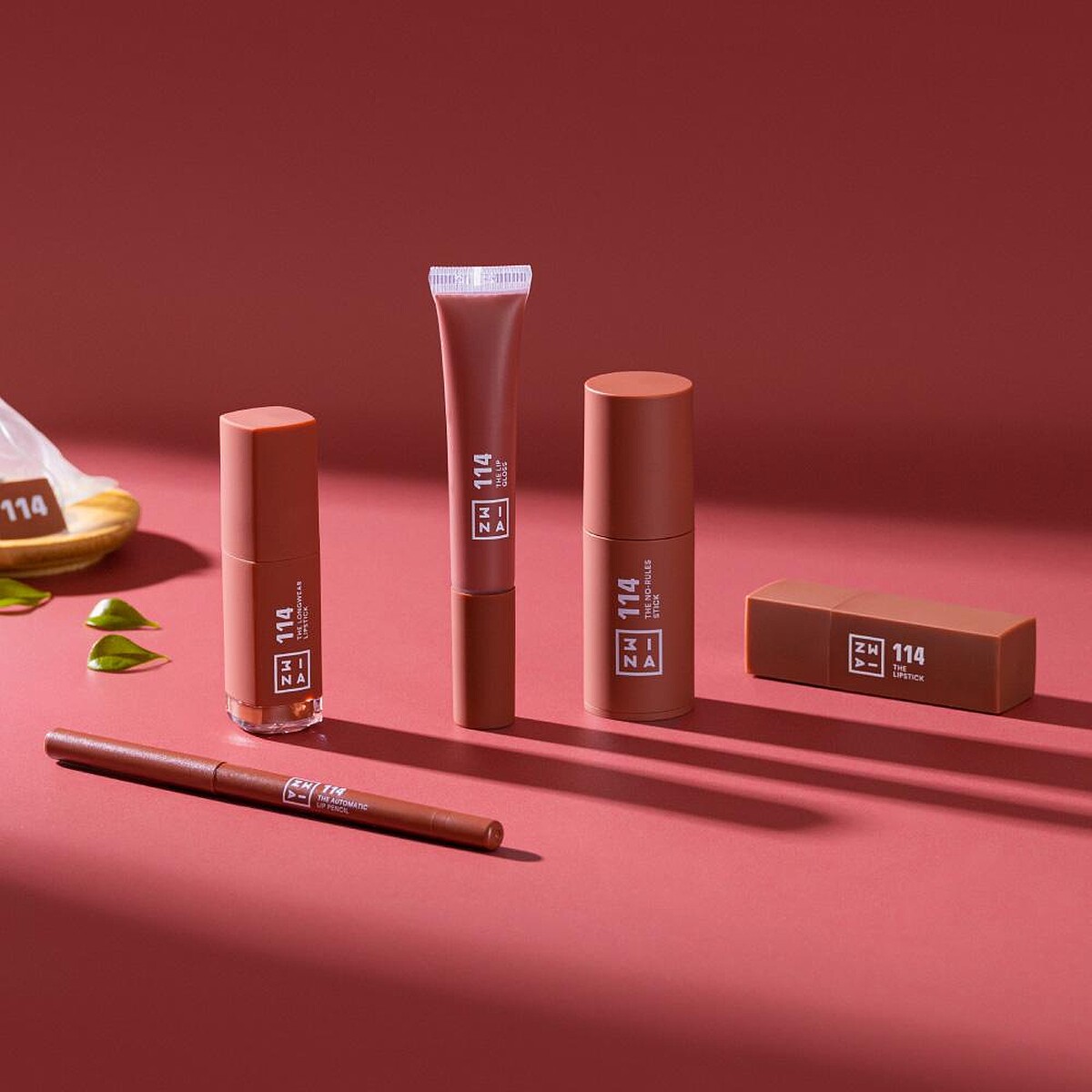 3INA #114紅烏龍系列主視覺。