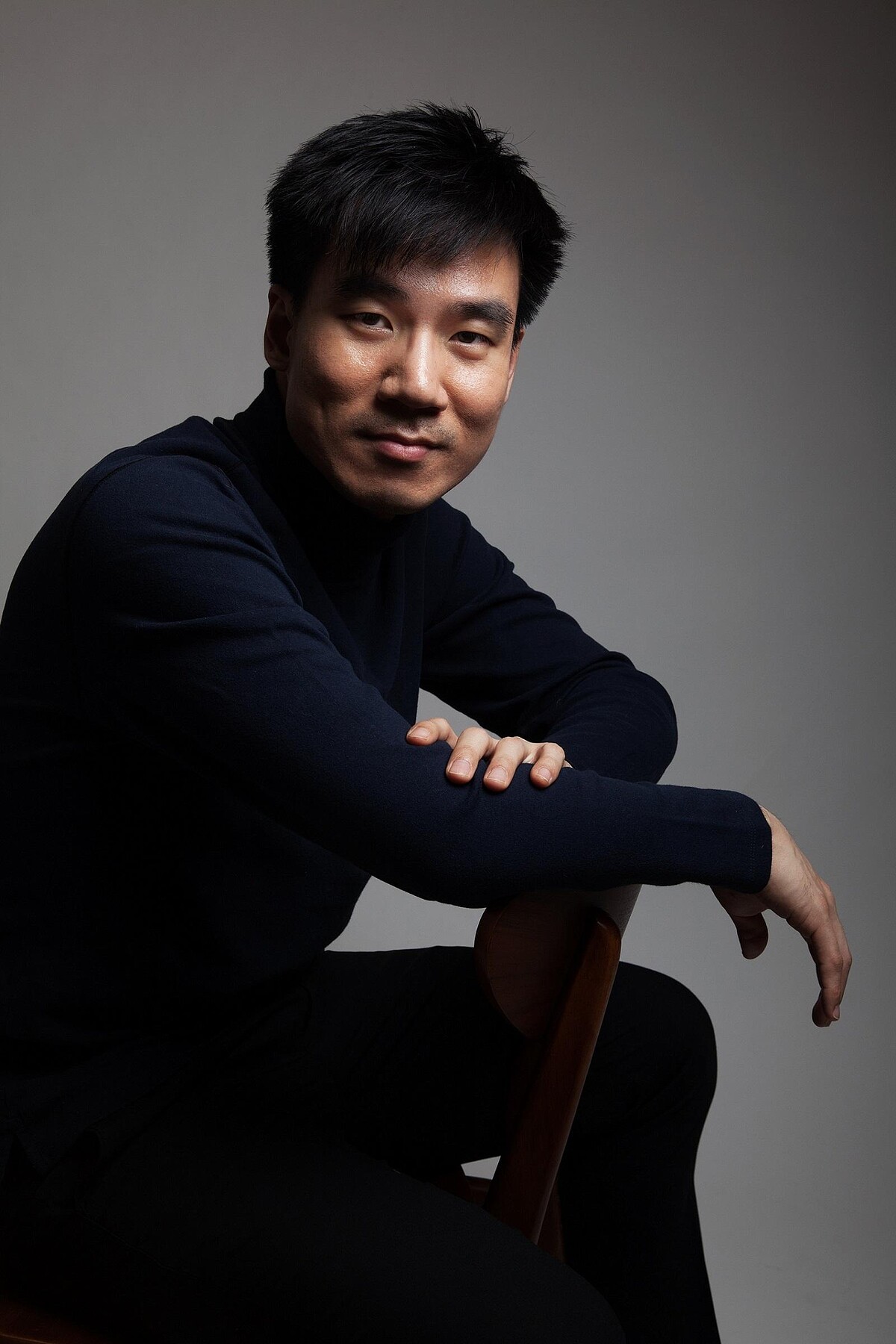 《經典布拉姆斯之夜》10.21由小提琴名家薛志璋與鋼琴家汪奕聞（圖）於松菸誠品表演廳浪漫巨獻。