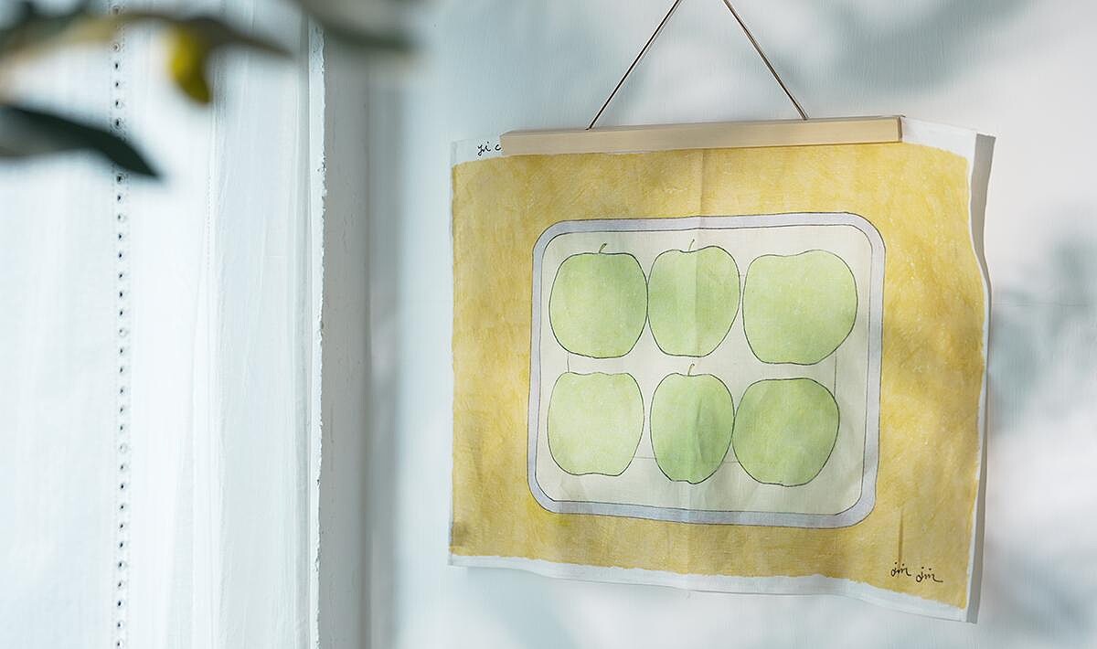 藝術家陳怡今表示，《琺瑯盤中的棗子》是她的新風格轉捩點，而布巾則是她日常中經常使用的物件。