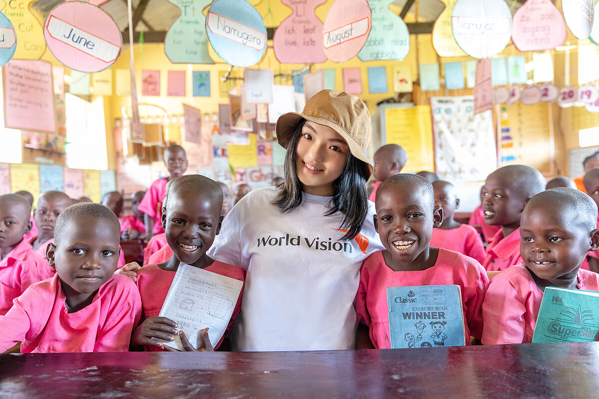 徐佳瑩和台灣世界展望會以愛聲援「資助1000女孩」