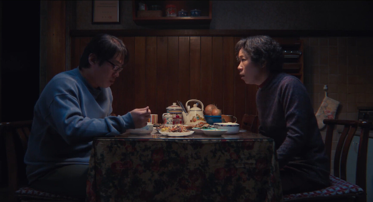 《假面女郎》金慶子(右)罵朱悟南(左)上下班四小時算什麼，就要搬出去？她可是為朱悟南上山下海