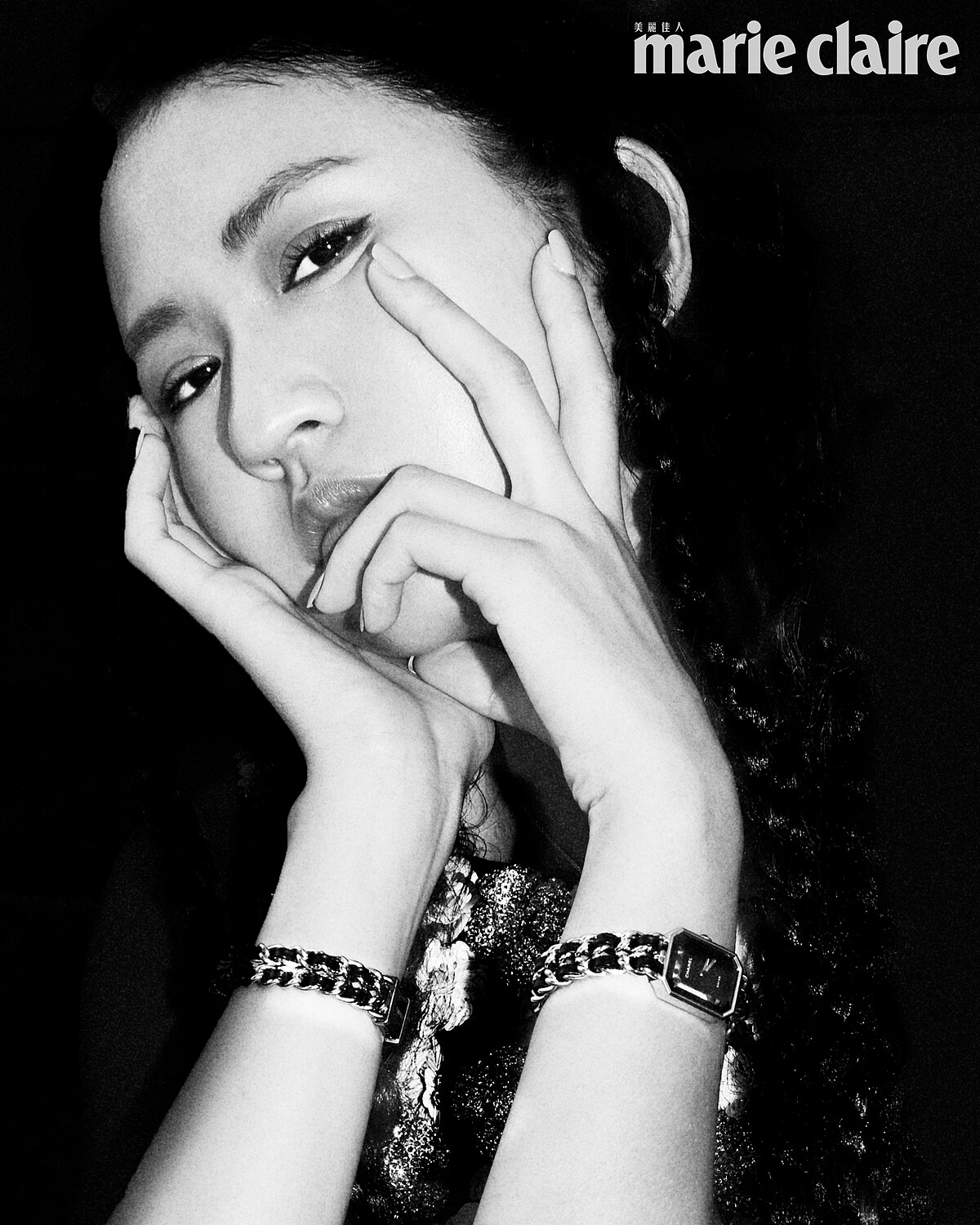 Première腕錶–原創款、亮片花朵繡飾長洋裝,both by Chanel。