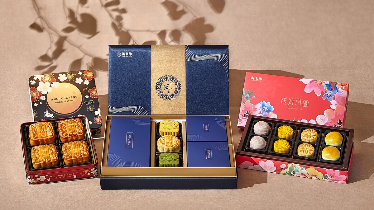 只有新東陽可以超越新東陽！40年製餅專家的中秋經典送禮首選：「千江月禮盒」秘製烘烤肉乾x清香醇郁月餅茶點、蛋黃酥控必收的「花好月圓禮盒」、經典好味的「傳統廣式」，每款都好吃到想哭～