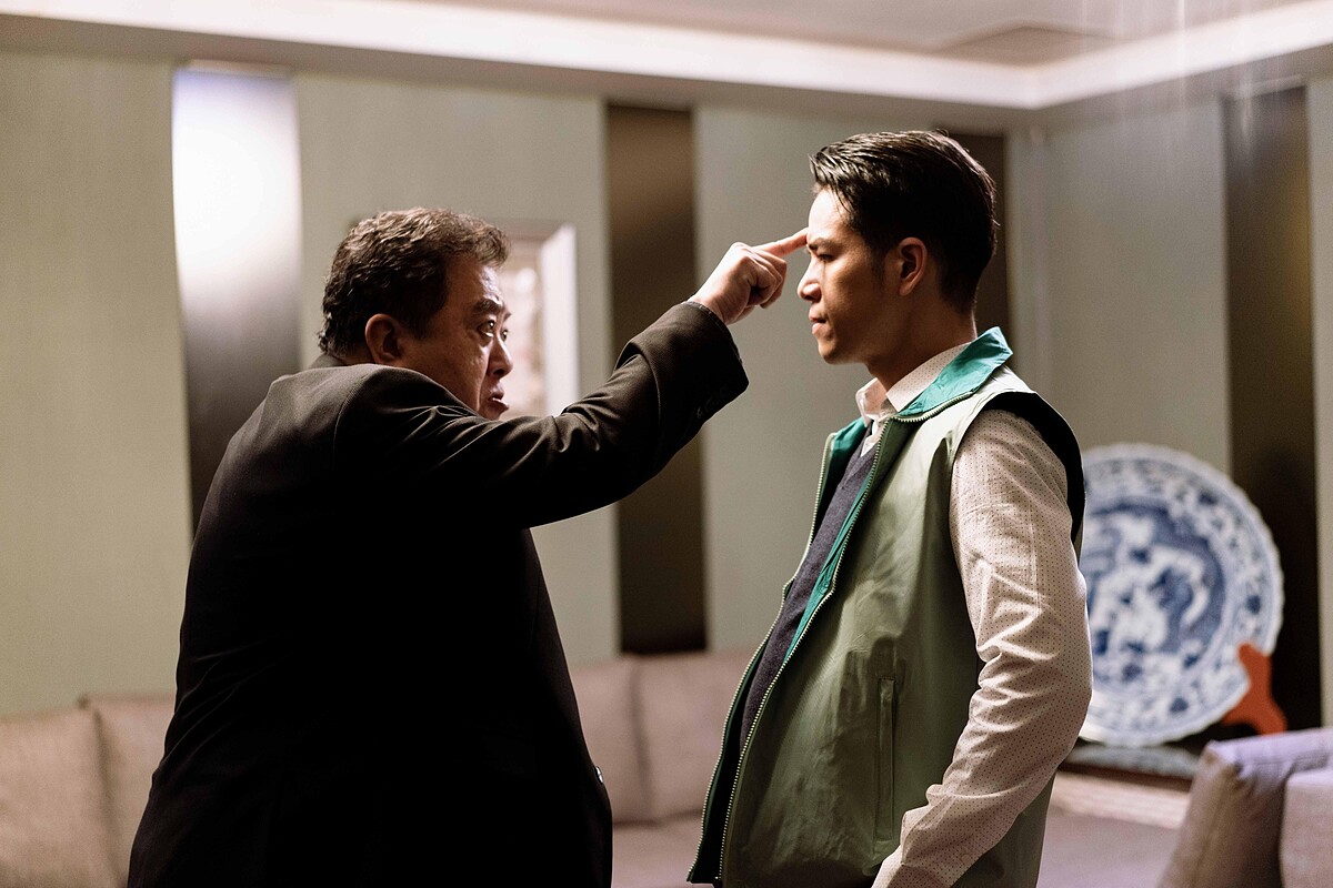《地獄里長》林在培(左)戲裡暗中培養隆宸翰多年,背後勢力究竟深藏著什麼秘密?