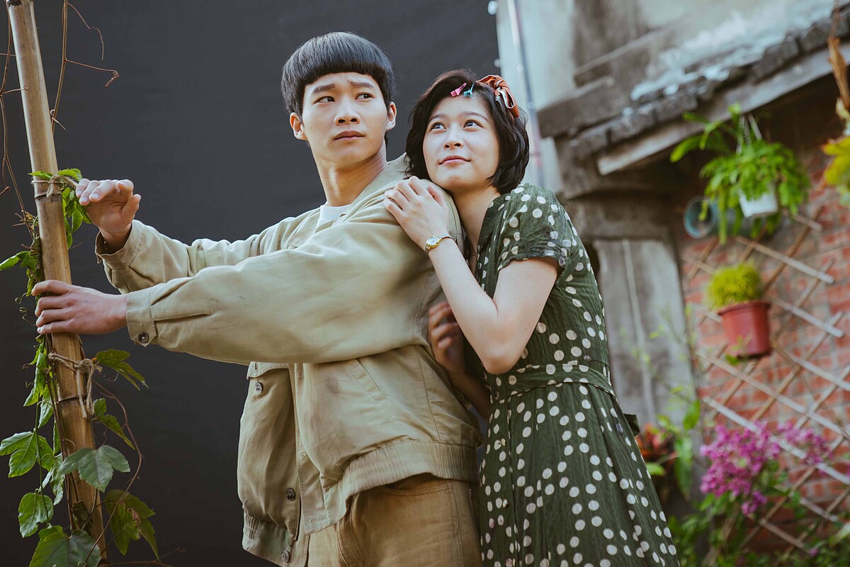 江宜蓉(右)、黃冠智是劇中最可愛的猛鬼陣容。