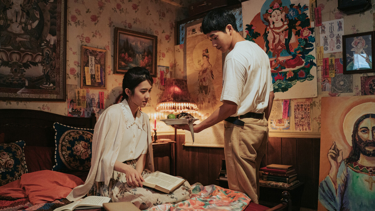 《百味小廚神 中元大餐》何思靜（左）和黃冠智在劇中因食物發展出情愫。