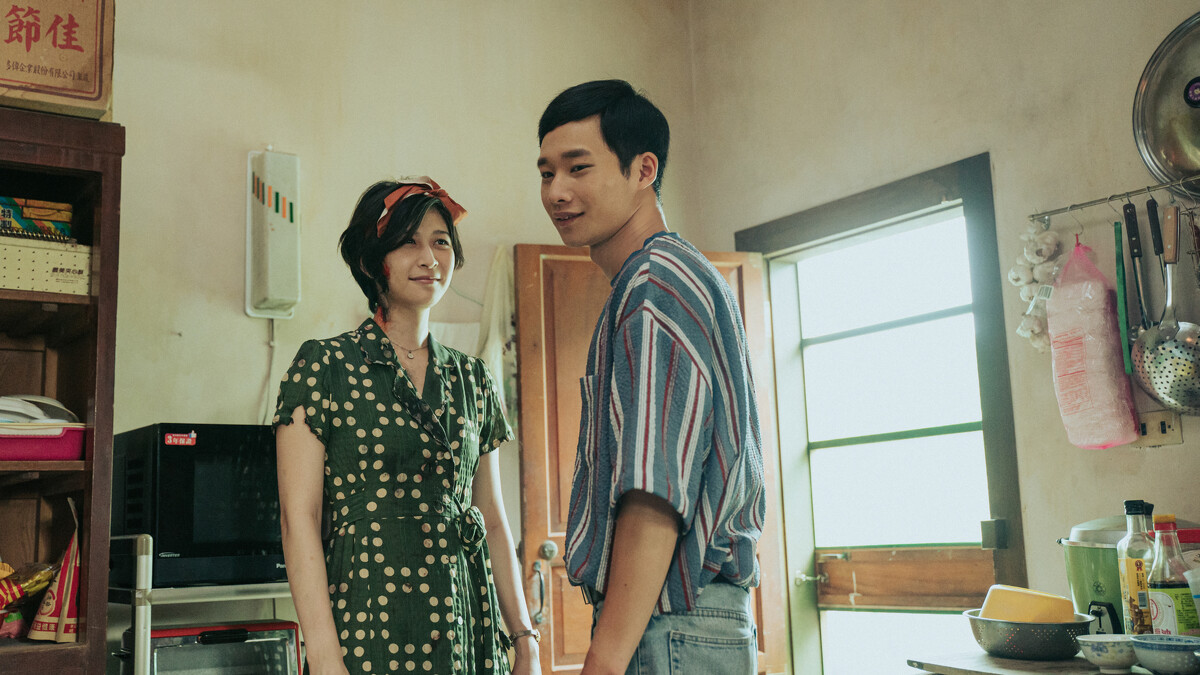 《百味小廚神 中元大餐》江宜蓉（左）和黃冠智在劇中是一對好友，死後以鬼魂形式再度相見。