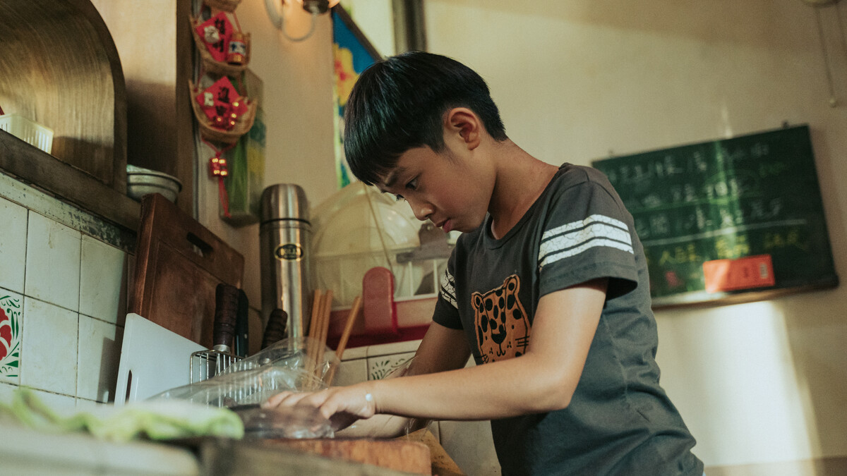 《百味小廚神》童星阮柏皓在劇中挑戰許多料理，為此提前在家練習。