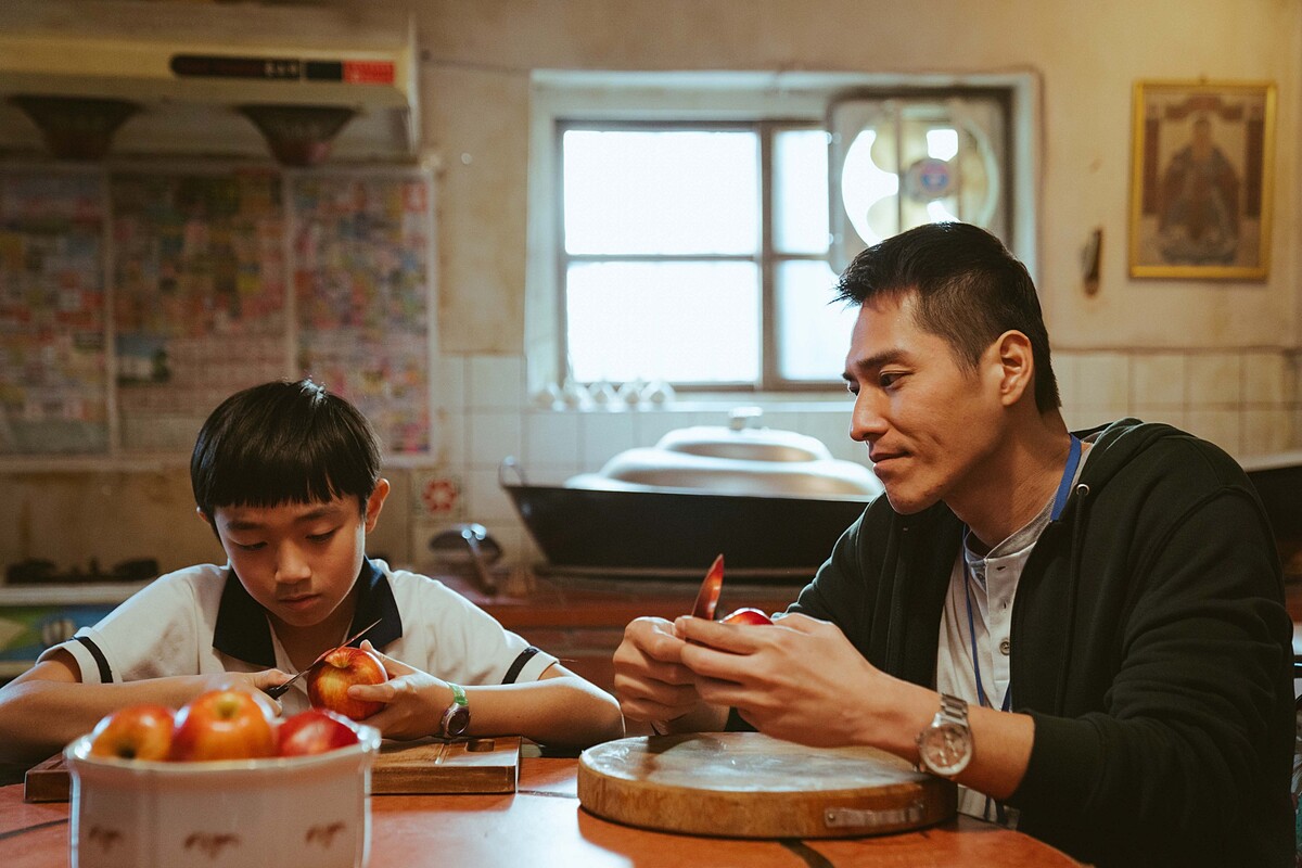 藍正龍（右）劇中跟兒子阮柏皓互動，從一開始比較生疏到後來越來越親密。