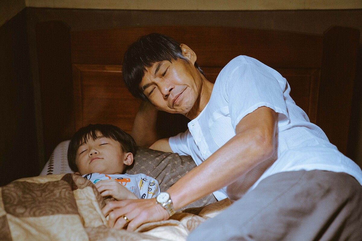 夏靖庭（右）這次飾演父親又是阿公，對角色頗有共鳴。