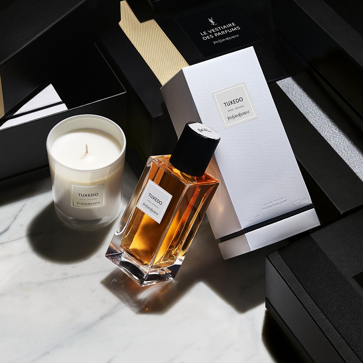 YSL 2023全新時尚訂製香氛蠟燭情境圖。