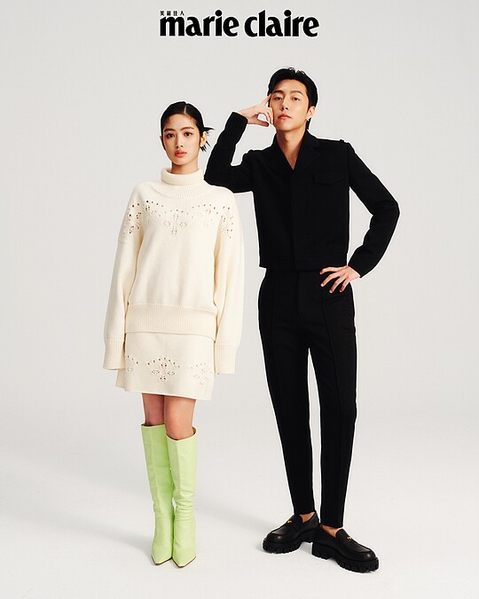 蔡凡熙：黑色羊毛夾克、黑色羊毛長褲，all by Prada；皮革樂福鞋，Versace；耳環，私物。雷嘉汭：白色羊毛刺繡針織上衣、白色羊毛刺繡針織短裙，all by Chlo&eacute;；淡綠色長靴，Bottega Veneta。