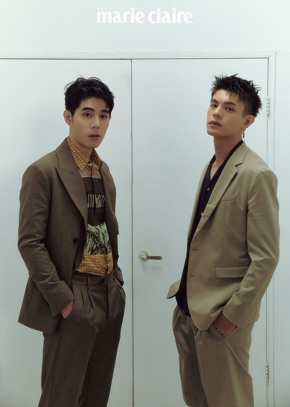 詹懷雲：格紋西裝外套、格紋西裝褲，all by Allsaints；印花襯衫，Paul Smith。邱以太：卡其色西裝外套、卡其色西裝短褲、印花襯衫，all by Allsaints。